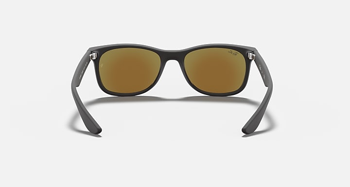 Ray-Ban New Wayfarer Kids 0RJ9052S Sunglasses